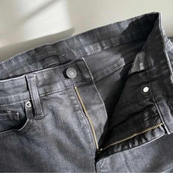 UNIQLO High-Waisted Slim Fit Black Straight Jeans | Size 28 - Picture 4 of 7